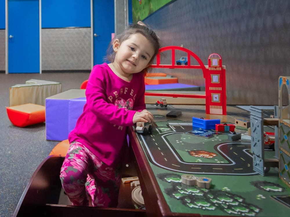 kids play with an onsite childcare worker at freedom fitness gym near me