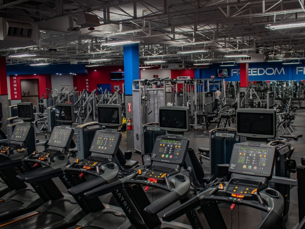 a spacious cardio floor at a gym near me in alameda