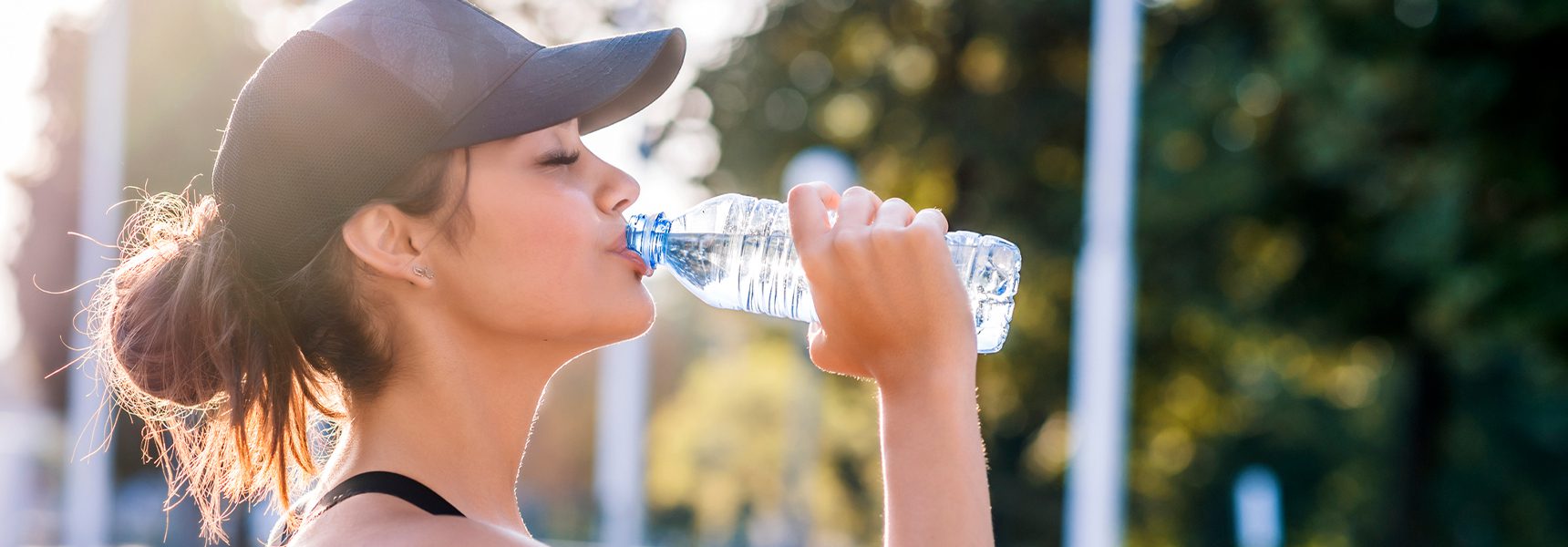 sporty woman drinking water